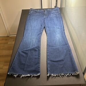 Mother sz 34 Weekender Fray Jeans Blue Mid Rise Flare Like New Never Worn